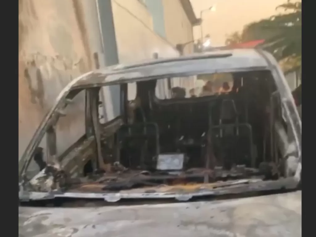 Mobil Via Vallen dibakar orang (Instagram/@viavallen)