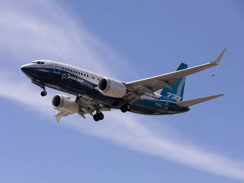 Pesawat Boeing 737 MAX mendarat setelah penerbangan uji coba di Boeing Field di Seattle, Washington, AS 29 Juni 2020. (REUTERS/Karen Ducey)