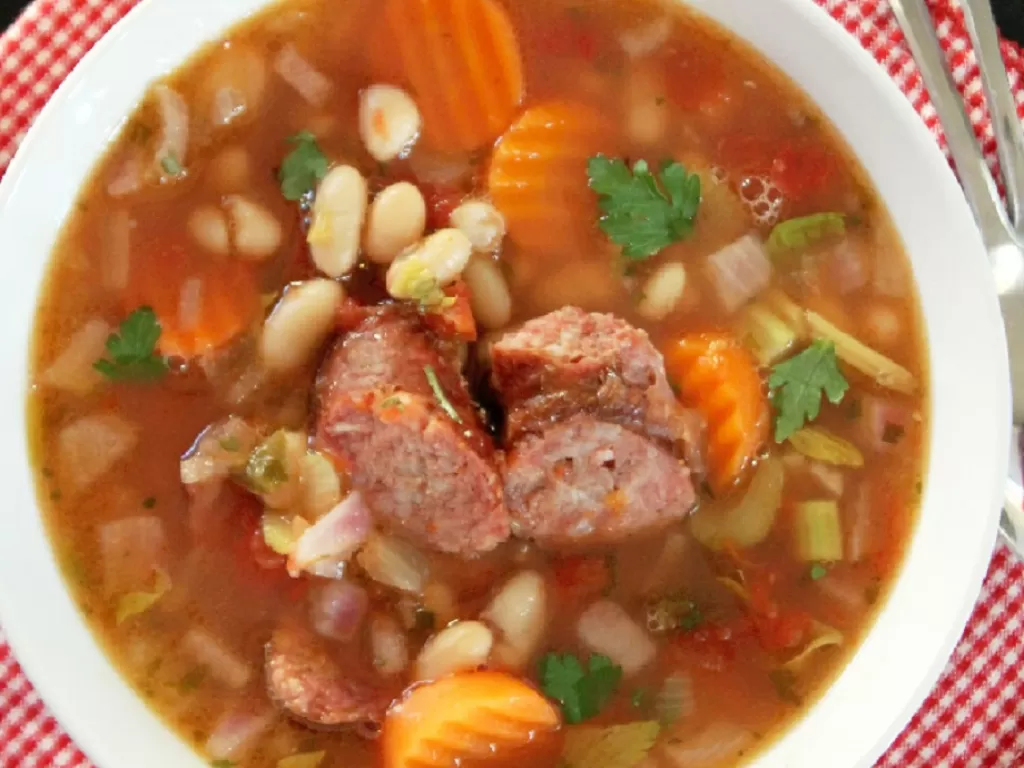 Sup sosis sayuran. (photo/glorioussouprecipe.com)