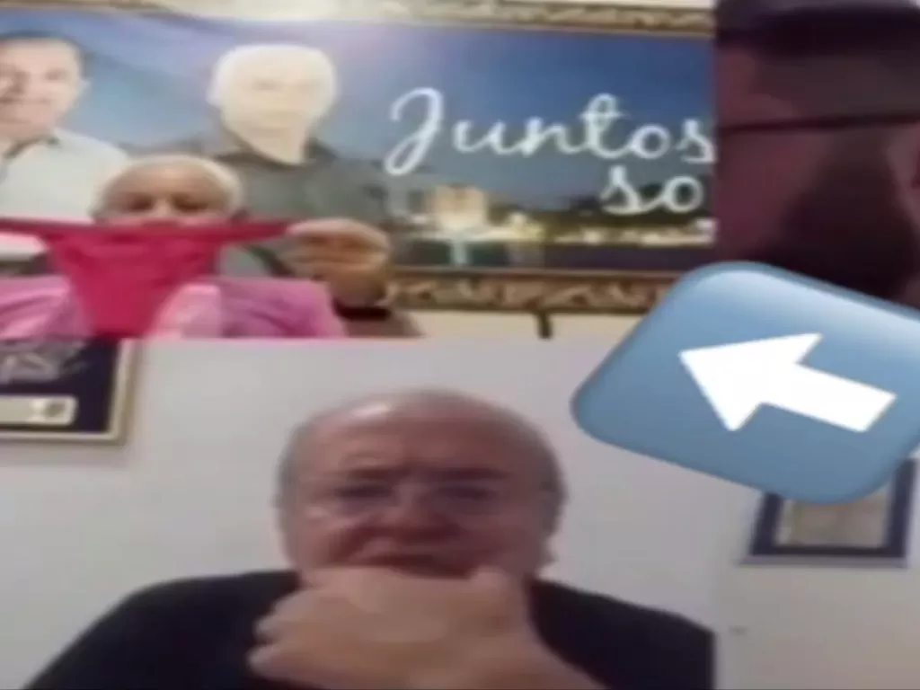 Seorang politikus asal Brazil yang menciumi celana dalam. (Photo/YouTube/Resistência Virtual)