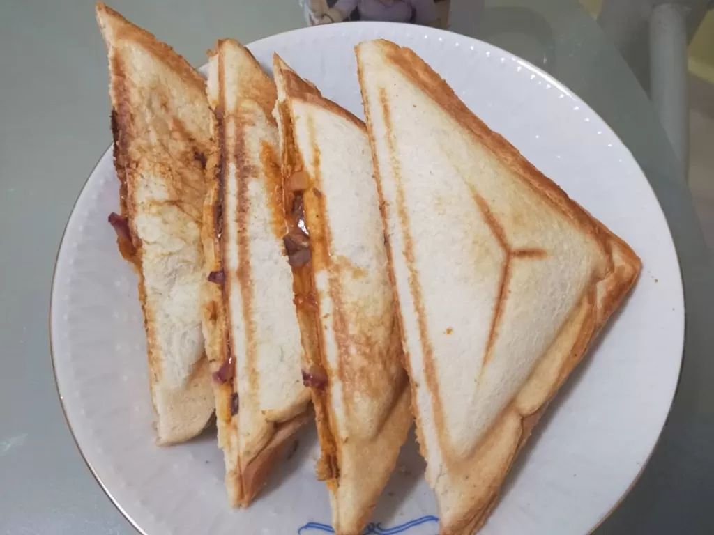 Sandwich roti bakar. (photo/Instagram/@selytikakuda)