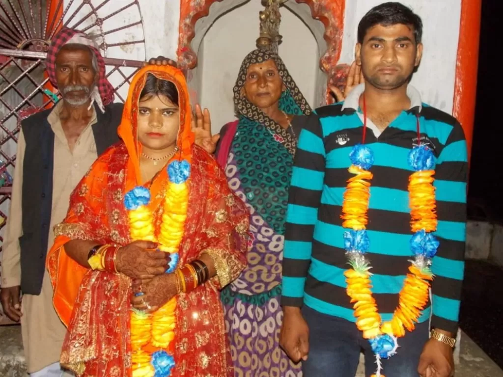 Pria di India yang gowes sepeda sejauh 100 kilometer demi menikahi sang kekasih. (Twitter/@Ajeet1994)