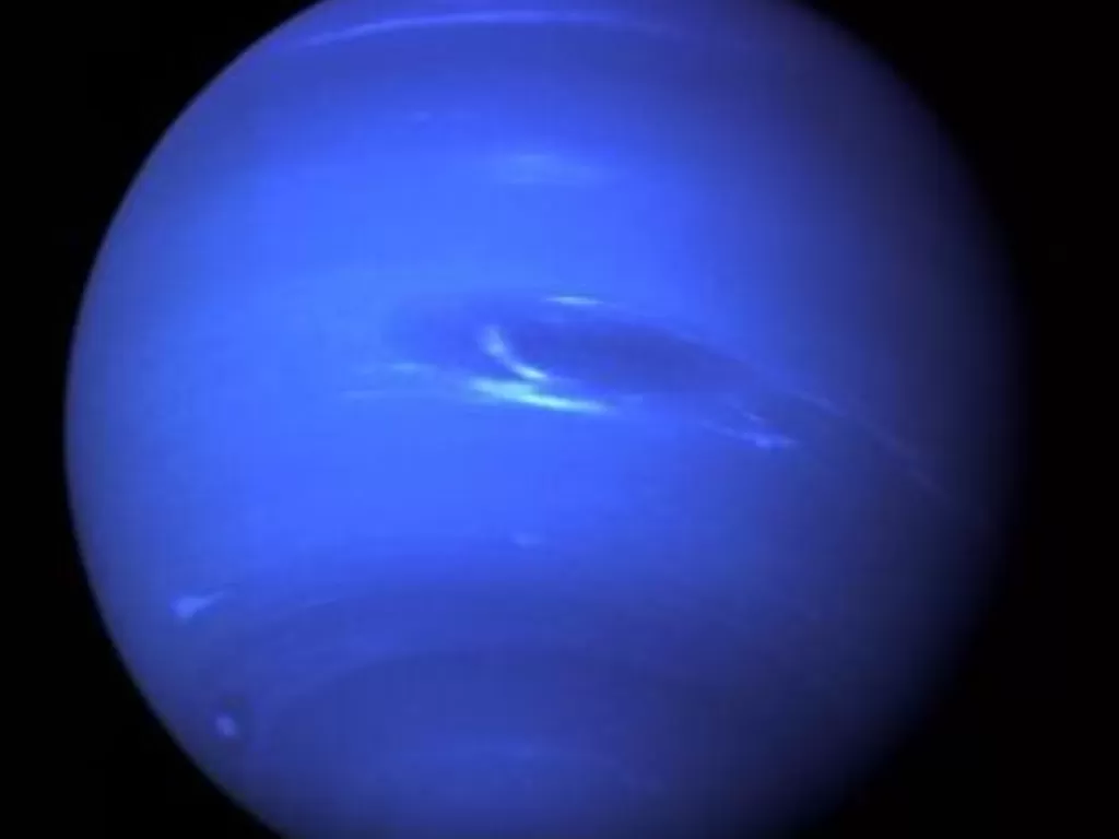 Planet Neptunus berwarna biru tua. (photo/space.com)