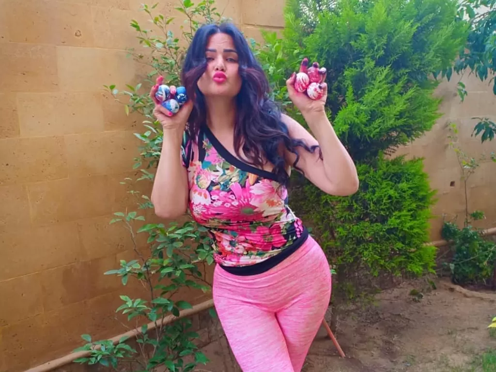 Sama El-Masry penari perut asal Mesir yang ditangkap karena dianggap terlalu sensual (photo/Instagram/Sama El-Masry)