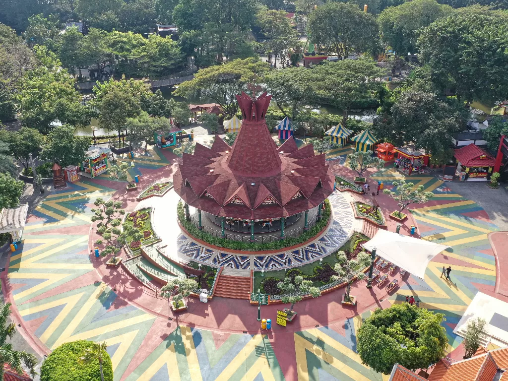 Foto udara wahana permainan di Dufan, Ancol, Jakarta. (Foto: ANTARA/Nova Wahyudi)