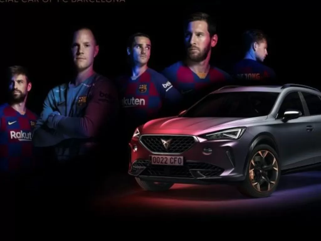 Ilustrasi pemain bintang Barcelona bersama mobil Cupra Formentor. (Carscoops)