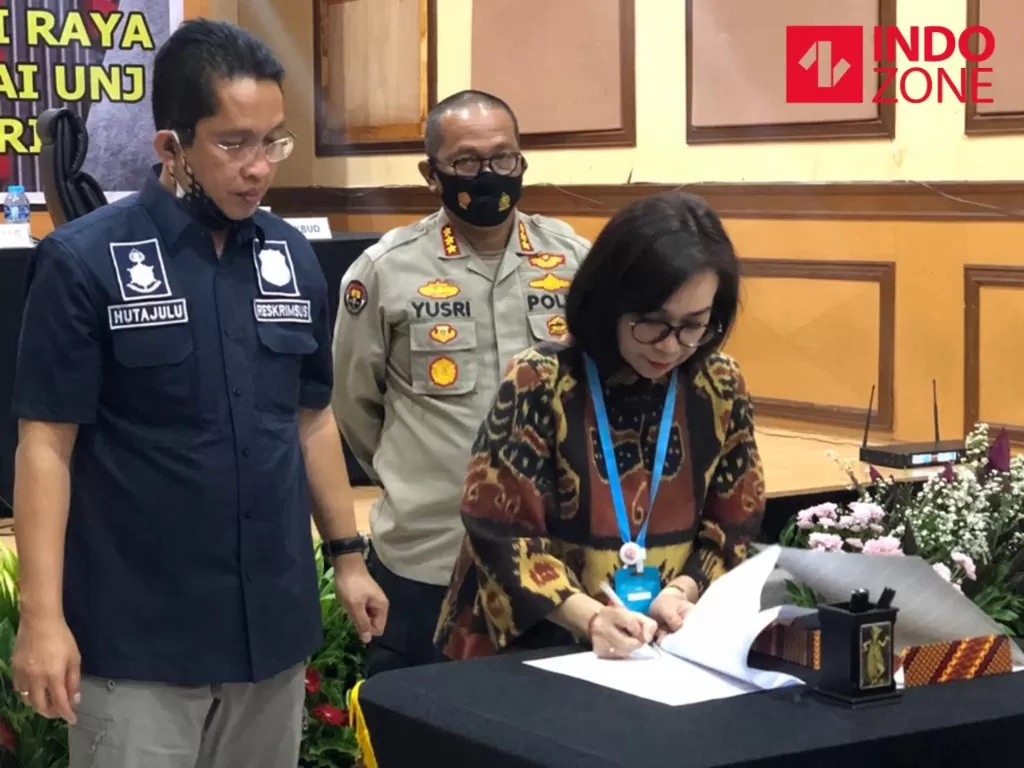 Konferensi pers penghentian kasus dugaan pungli THR UNJ di Polda Metro Jaya, Kamis (9/7/2020). (INDOZONE/Samsudhuha Wildansyah)