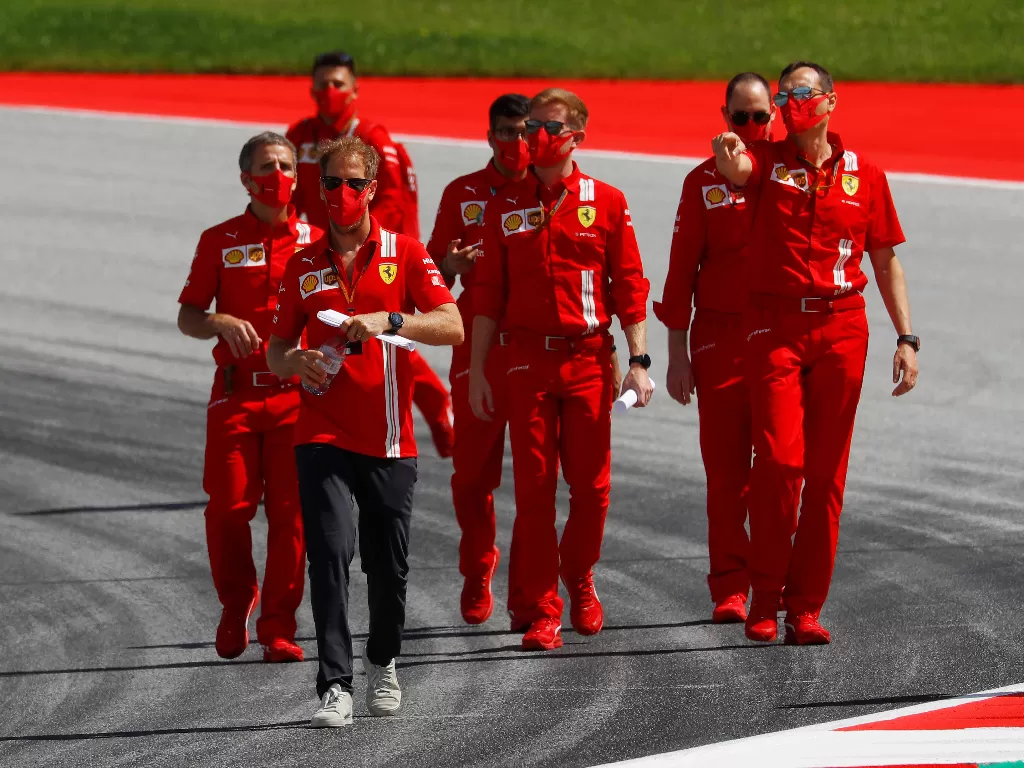 Pembalap senior Ferrari, Sebastian Vettel. (REUTERS/Leonhard Foeger)
