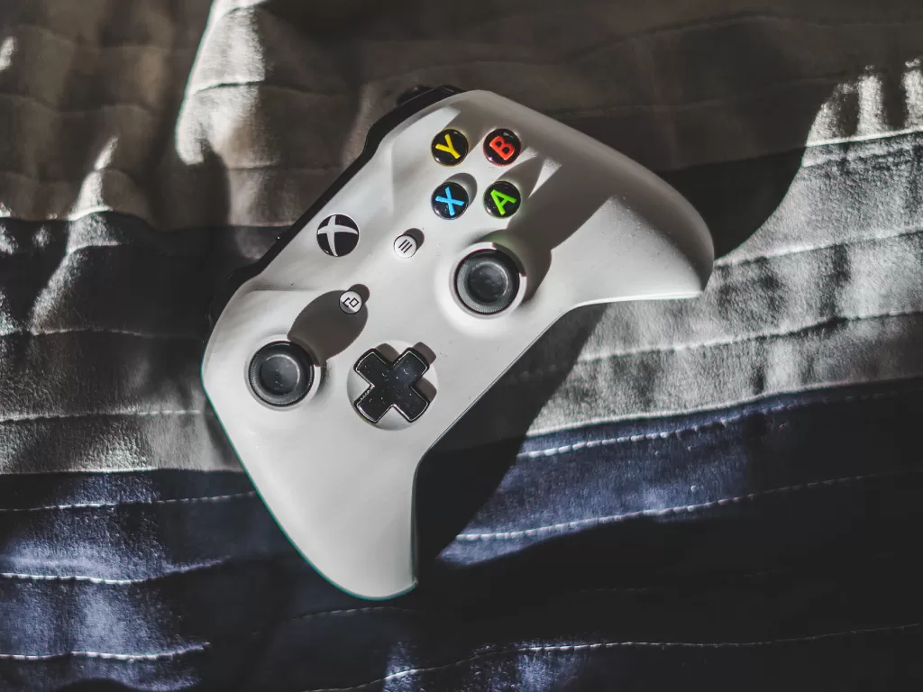 Controller console Xbox One buatan Microsoft (photo/Unsplash/Kamil S)