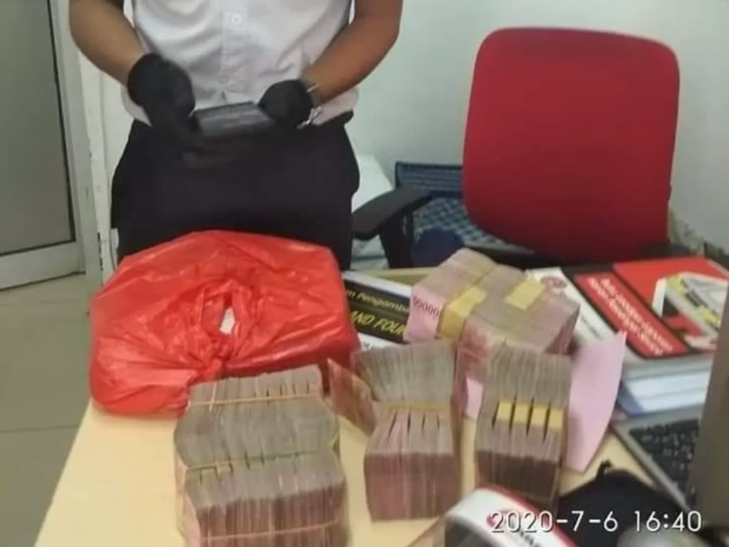 Uang Rp500 juta yang ditemukan di Stasiun Bogor. (Istimewa)