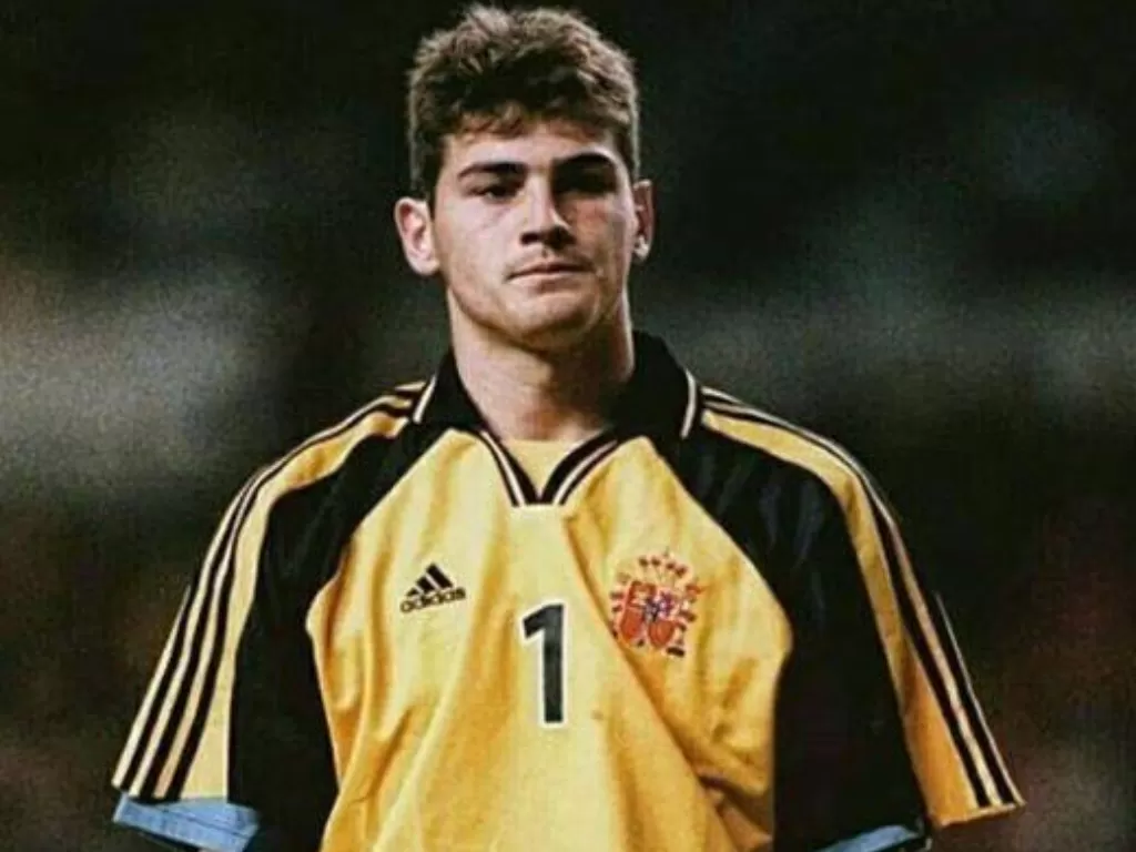 Iker Casillas saat muda. (photo/Instagram/@footballesr)