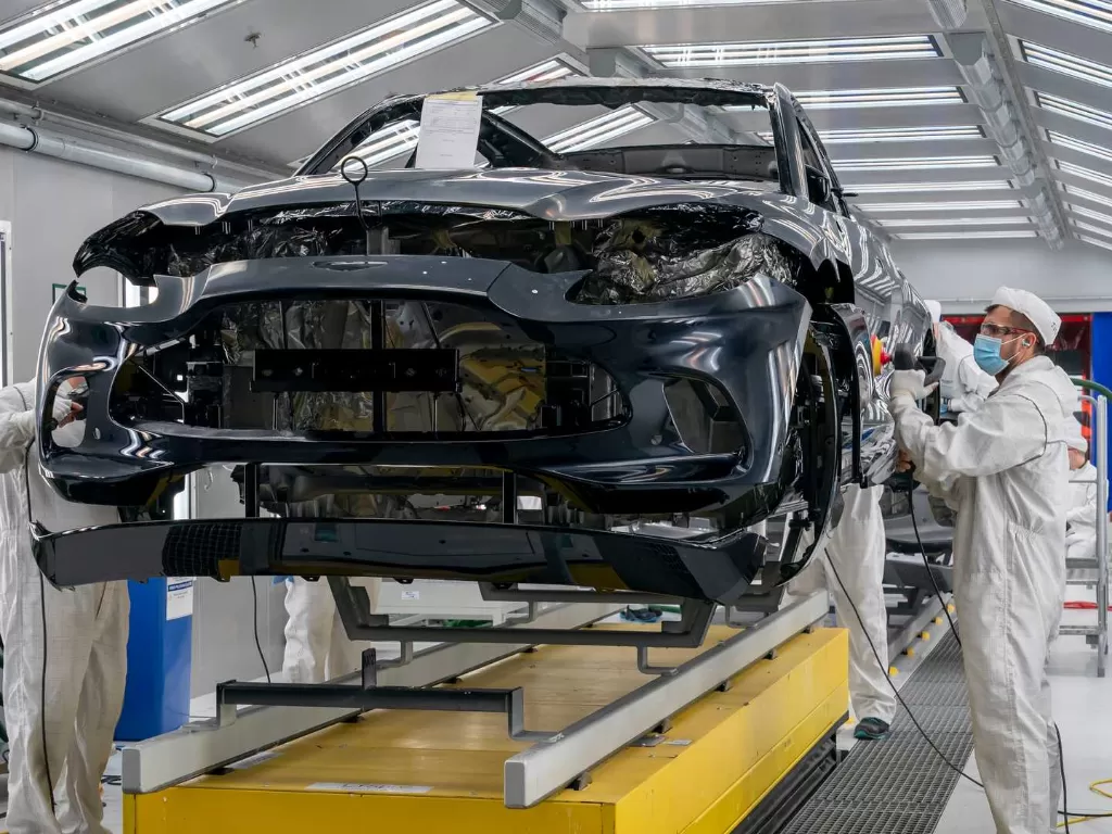 Tampilan produksi Aston Martin DBX di pabrik Wales. (motor1.com)