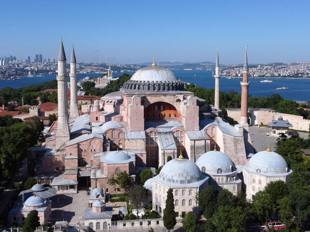 Monumen Hagia Sophia atau Ayasofya di era Bizantium terlihat di Istanbul. (Photo/REUTERS/Murad Sezer)