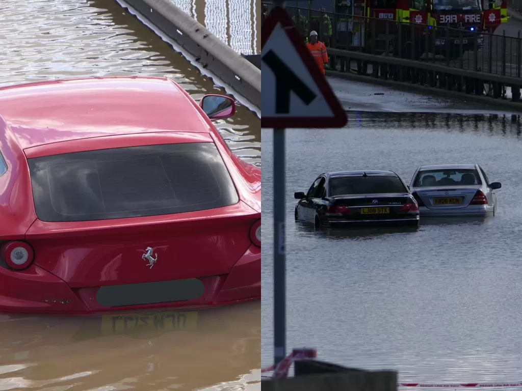 Mobil Ferrari FF (kiri) dan sederet mobil lainnya (kanan) yang terjerat banjir di London. (Twitter/@999London)