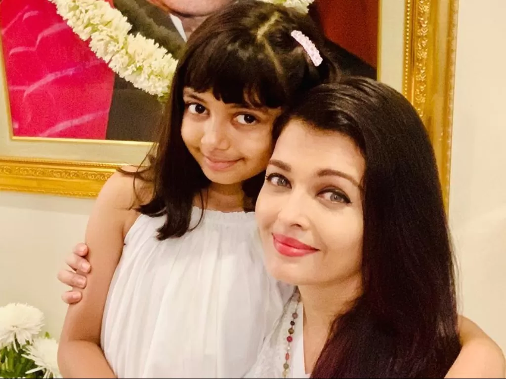 Aaradhya Bachchan (kiri) dan ibunya Aishwarya Rai Bachchan (kanan) positif virus corona. (Instagram/@aishwaryaraibachchan_arb)