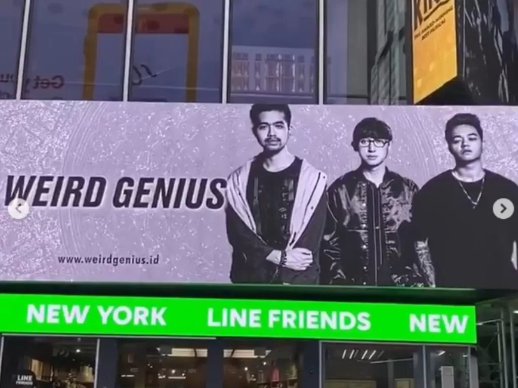 Baliho Wird Genius terpampang di Time Square, New York. (Instagram/@weird.genius).