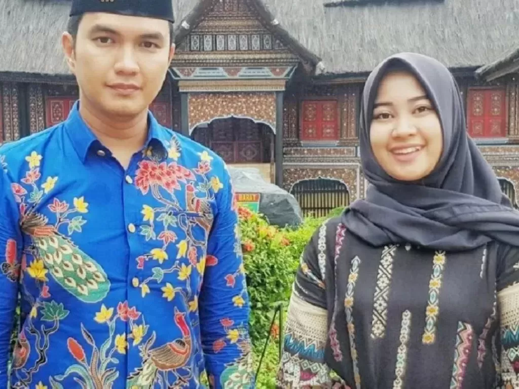 Selebritas Aldi Taher resmi melamar kekasihnya, Salsabilih, pada Sabtu (11/7/2020). Acara lamaran itu diketahui digelar di rumah kedua orang tua Salsabillih di Palembang. Aldi pun juga mengatakan rencana pernikahan keduanya.  
