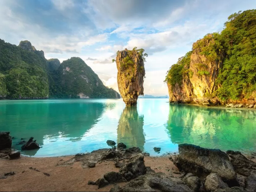 Phuket, Thailand, salah satu daftar 10 besar pulau terbaik di Asia 2020. (forbes.com)