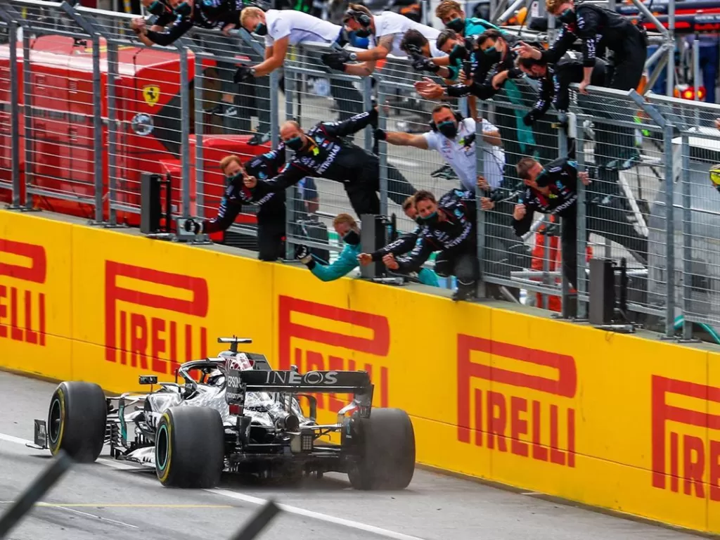 Pabrikan Mercedes memimpin balapan F1 Styria 2020. (Instagram/@mercedesamgf1)