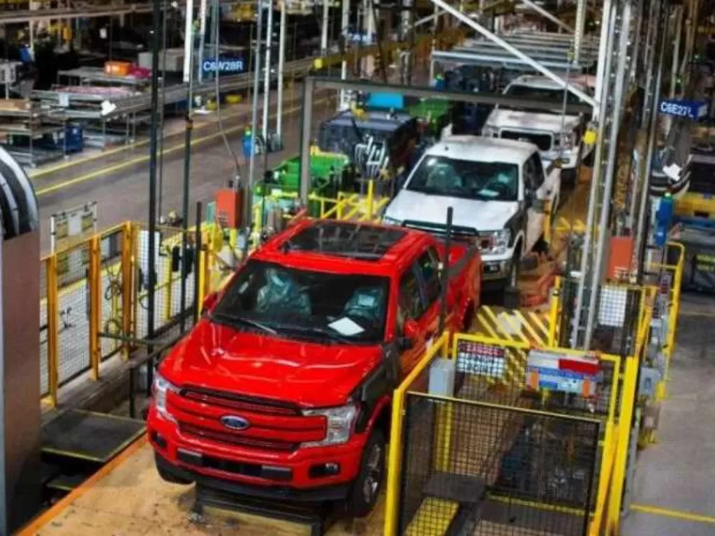 Ilustrasi pembuatan mobil Ford di fasilitas produksi. (Dok. Ford).