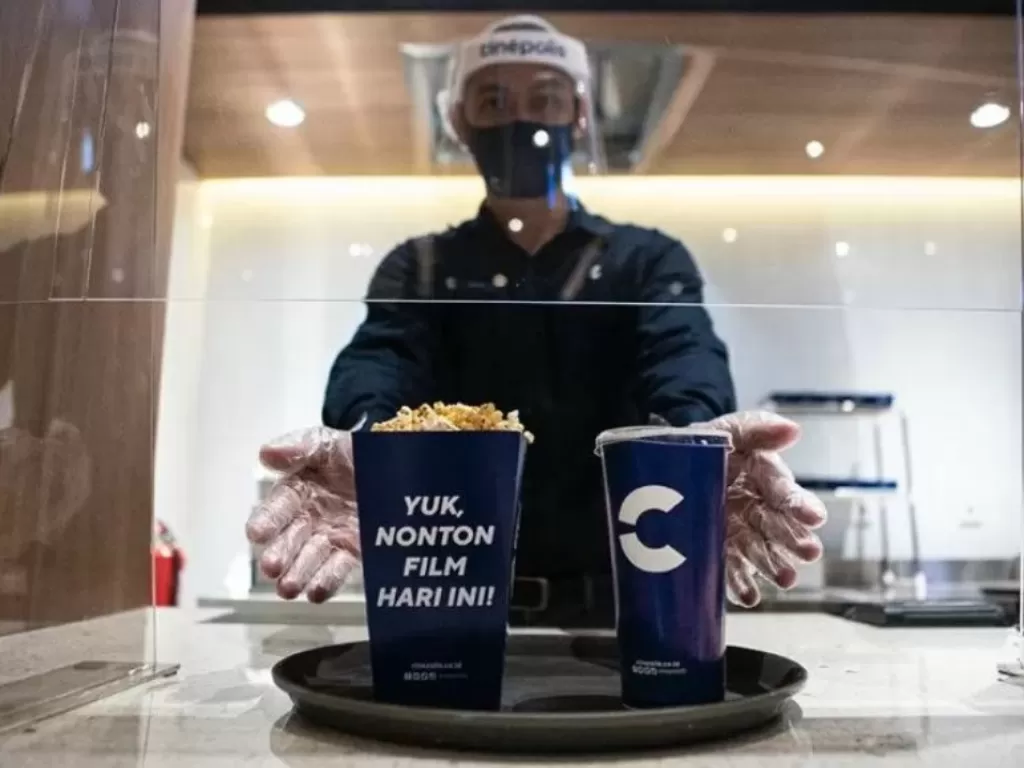 Cinepolis akan menyajikan popcorn dalam kemasan khusus yang dibungkus dengan paper bag dan disajikan menggunakan nampan saat bioskop kembali dibuka pada 29 Juli 2020. (ANTARA/HO/Cinepolis)