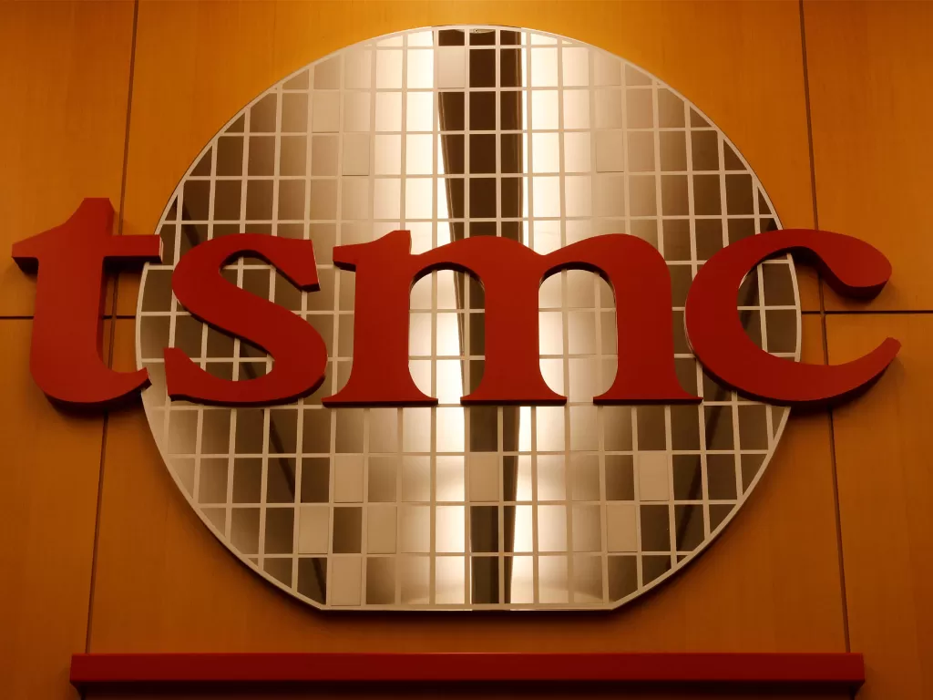 Logo perusahaan semikonduktor TSMC (photo/REUTERS/Tyrone Siu)