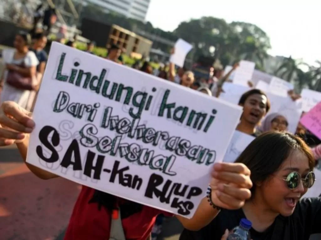Sejumlah warga yang tergabung dalam Jakarta Feminis melakukan aksi meminta DPR sahkan RUU PKS. (ANTARA/Hafidz Mubarak).