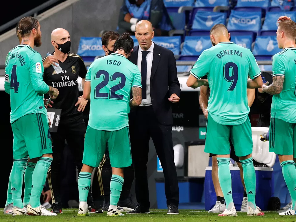 Pelatih Real Madrid, Zinedine Zidane. (REUTERS/Albert Gea)