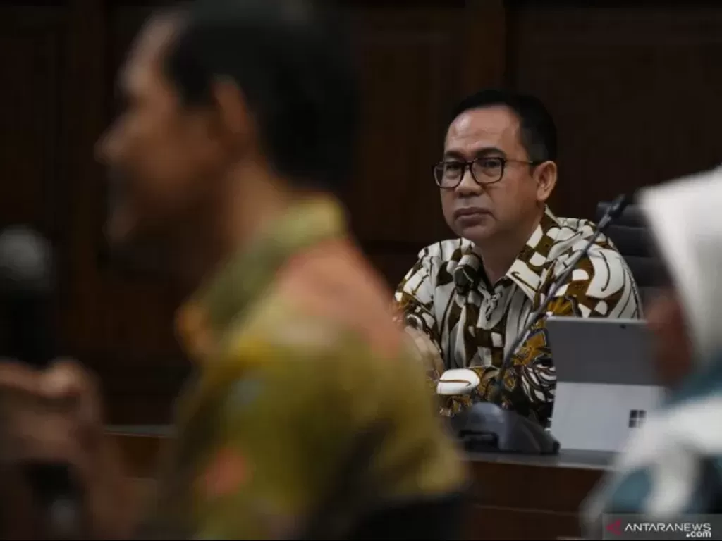 Terdakwa kasus tindak pidana pencucian uang (TPPU) dan korupsi alat kesehatan di Pemprov Banten dan Pemkot Tangerang Selatan Tubagus Chaeri Wardana alias Wawan.  (ANTARA FOTO/Indrianto Eko Suwarso)