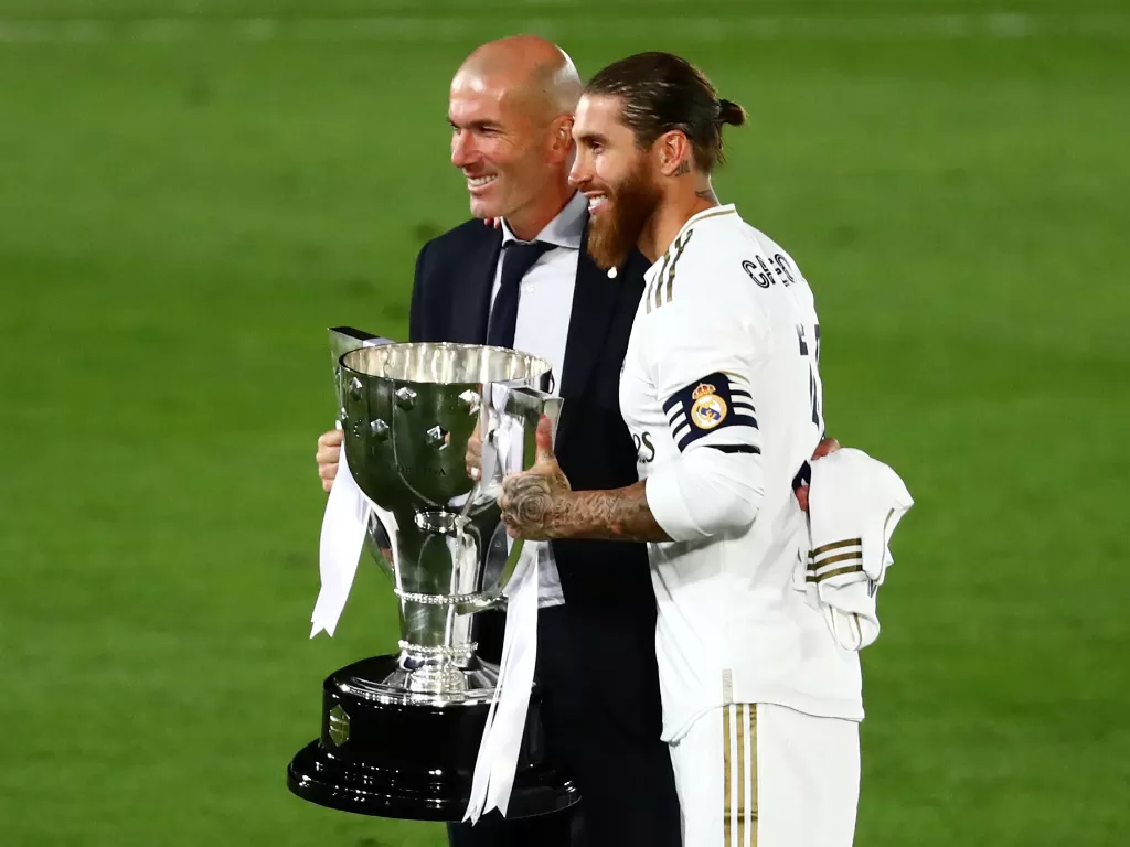 Pelatih Real Madrid, Zinedine Zidane dan Sergio Ramos. (REUTERS/Sergio Perez)