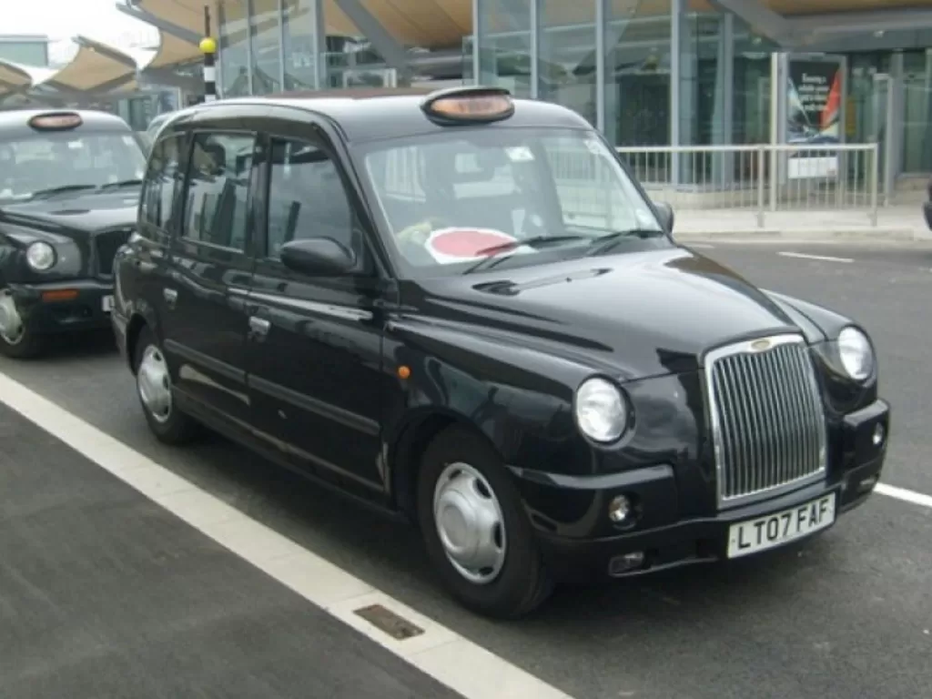 Tampilan klasik taksi inggris dengan mesin listrik (Dok. Autoevoliution)