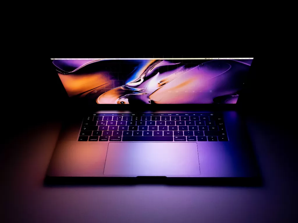 Laptop MacBook buatan Apple (photo/Unsplash/Daniel Korpai)