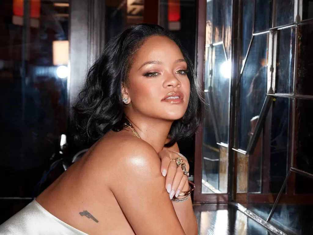 Rihanna akan segera rilis skincare (Instagram/@badgalriri)