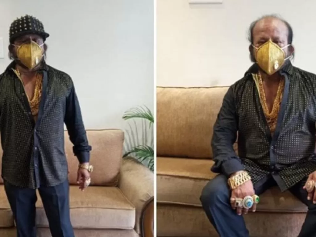 Pria India yang bikin masker N95 dari emas. (Gulf News)