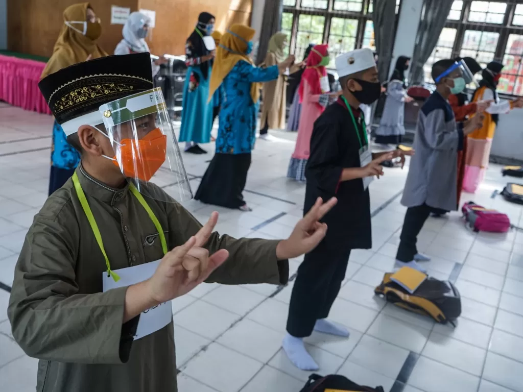 Siswa mengikuti Masa Pengenalan Lingkungan Sekolah (MPLS) di Madrasah Tsanawiyah Negeri 1 (MTsN) Palangkaraya. (Photo/Ilustrasi/ ANTARA FOTO/Makna Zaezar)