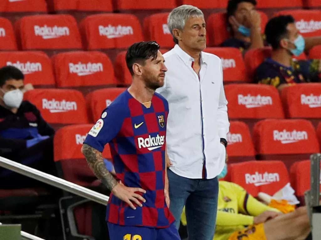 Lionel Messi dan Quique Setien. (REUTERS/ALBERT GEA)
