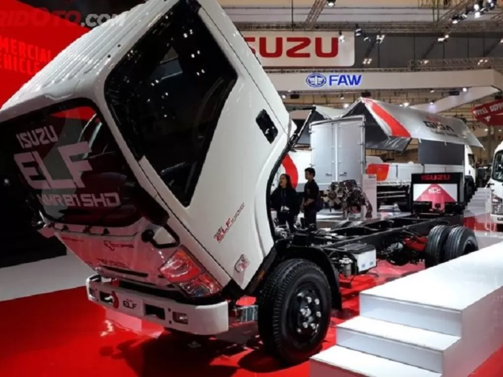 Model truk Isuzu Elf untuk angkutan logistik. (INDOZONE/Wilfridus Kolo)