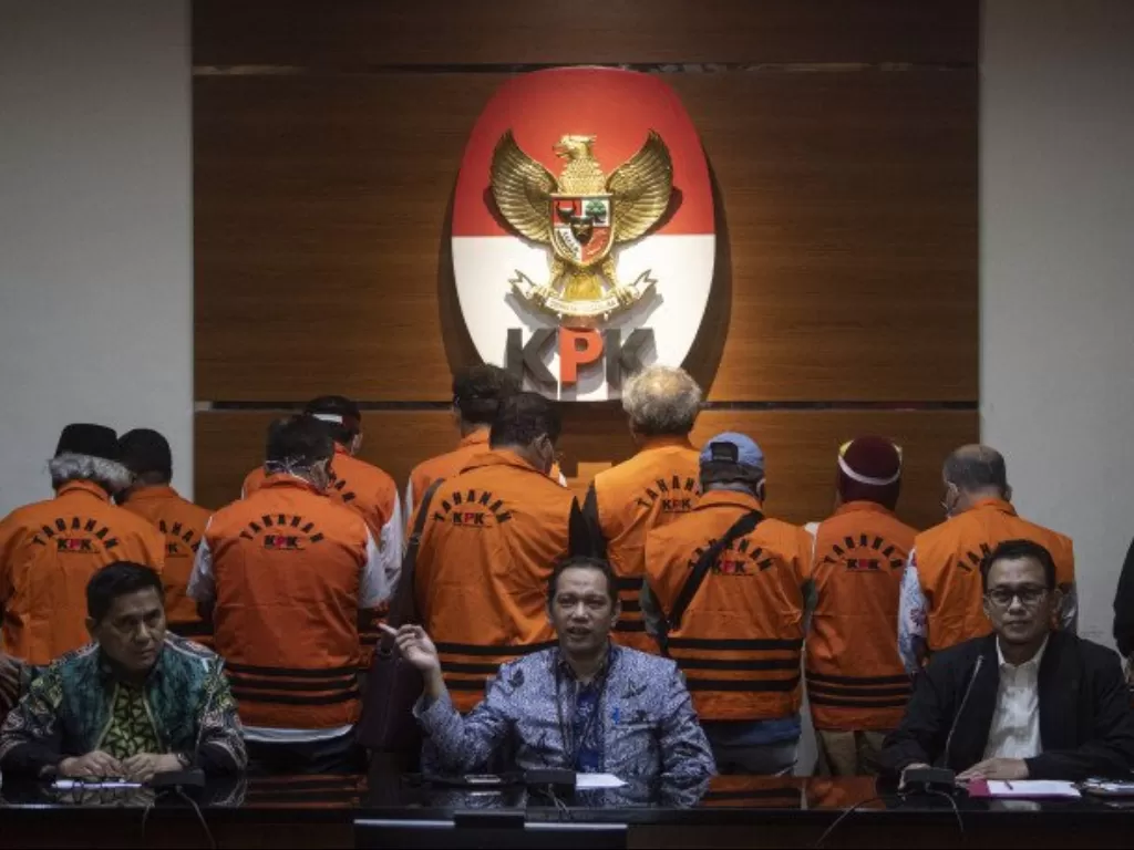 KPK menahan 11 orang tersangka yang merupakan mantan anggota DPRD Sumut. (Photo/ANTARA FOTO/NOVA WAHYUDI)