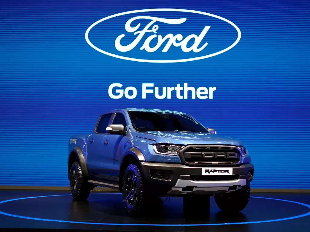 Tampilan logo dan produk Ford. (REUTERS/JORGE SILVA)