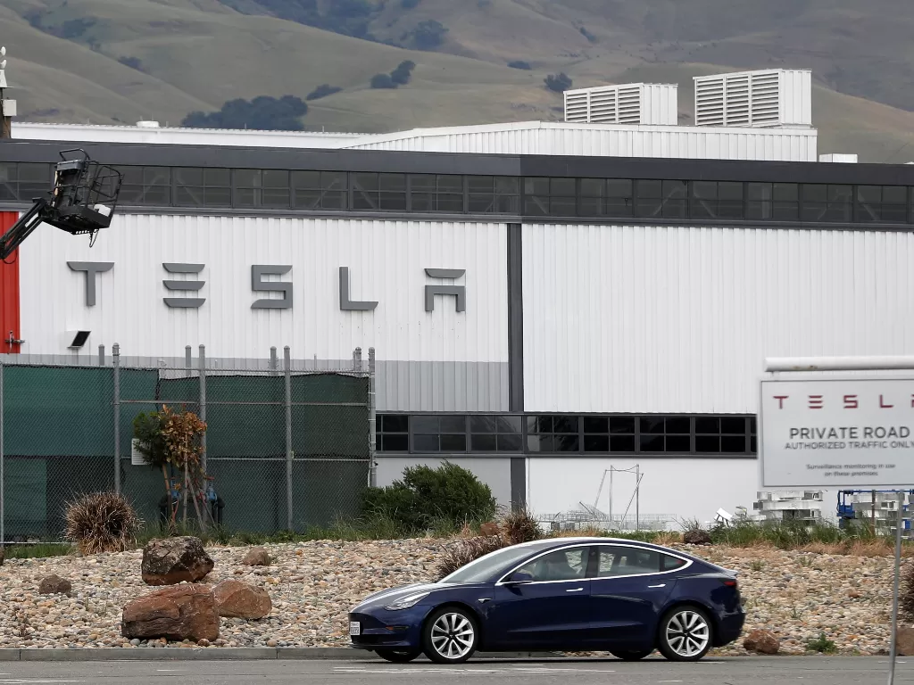 Tampilan pabrik produksi Tesla. (REUTERS/Stephen Lam)
