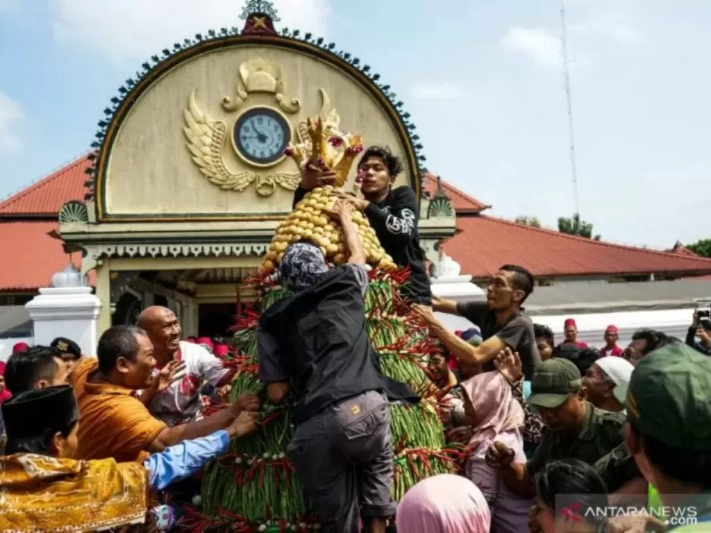 Tradisi Grebeg Gunungan Yogyakarta (ANTARA FOTO/Andreas Fitri Atmoko)