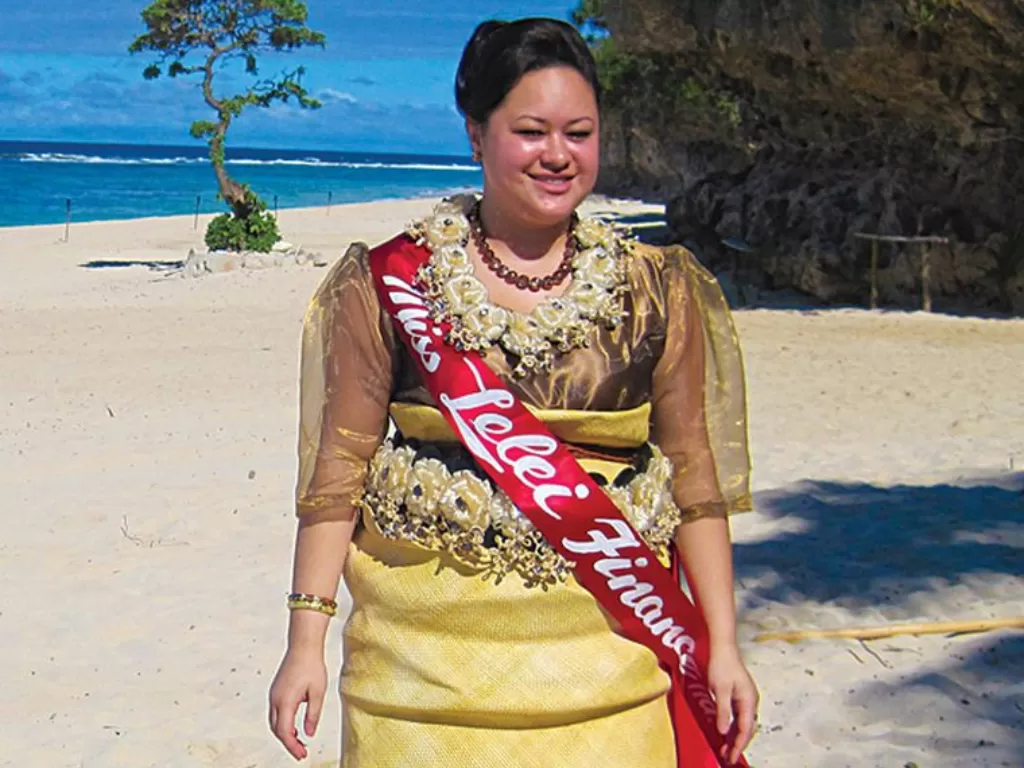Wanita bertubuh besar yan dianggap cantik di negara Tonga. (travellittleknowplaces.com)