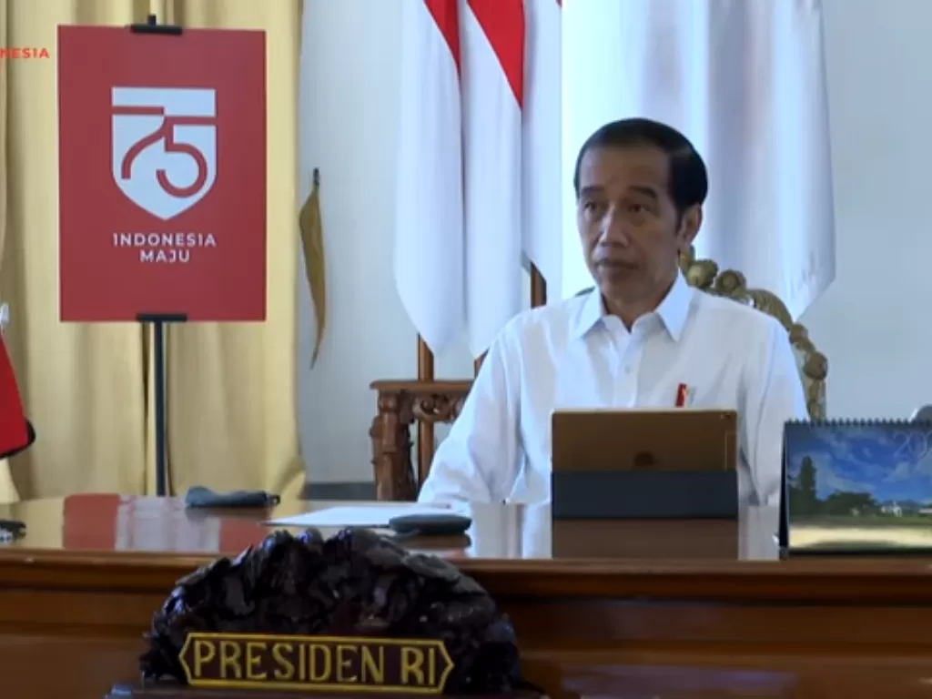 Tangkapan layar melalui Channel YouTube Seskab, Presiden RI Joko Widodo, saat memberikan pengantar dalam rapat kabinet terbatas hari ini, Selasa (28/7/2020). (INDOZONE/Sigit Nugroho)
