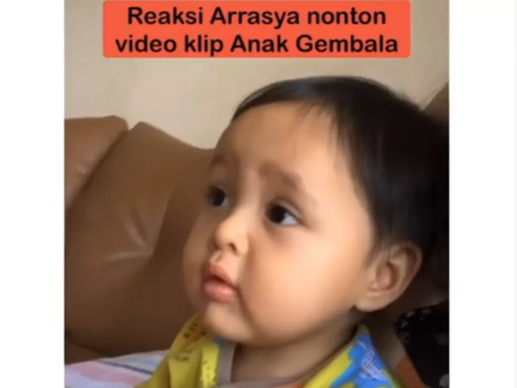 Anak Tasya Kamila saat menonton video klip Anak Gembala (Instagram/@tasyakamila)