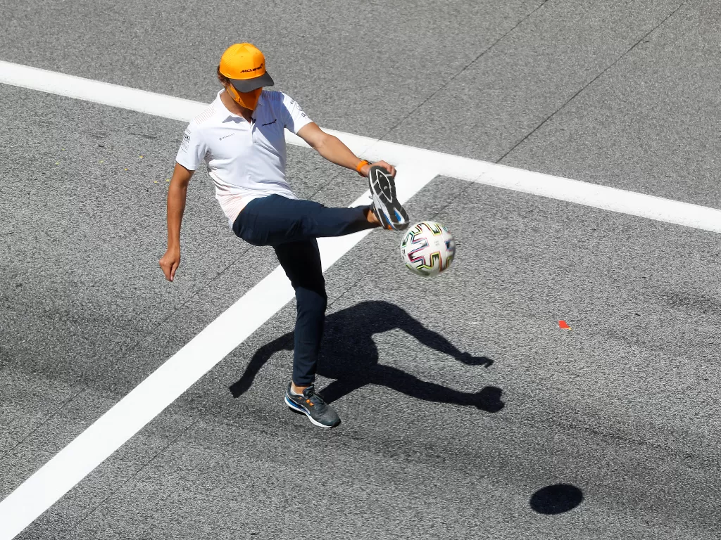 Pembalap McLaren, Lando Norris. (REUTERS/Leonhard Foeger)