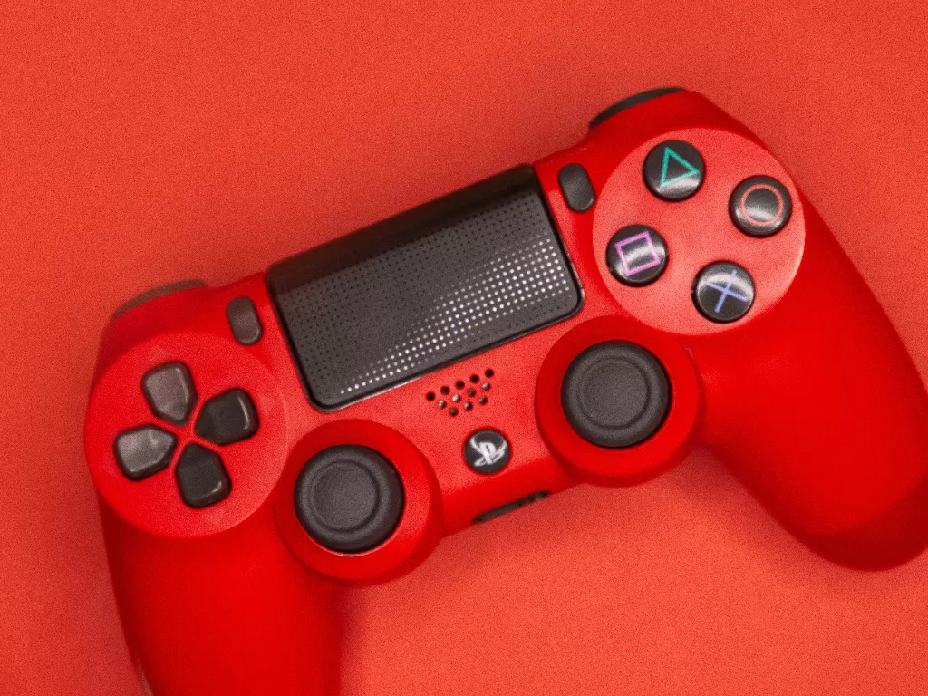 Controller DualShock 4 untuk PlayStation 4 (photo/Unsplash/Daniele Franchi)