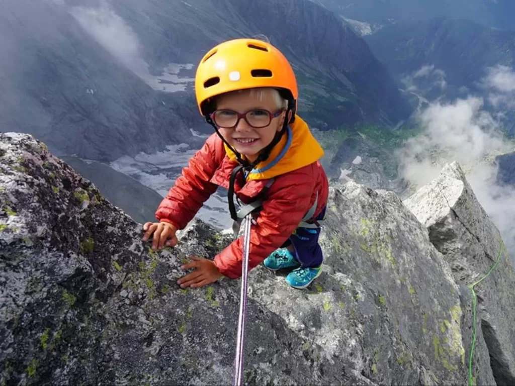 Jackson, bocah berusia 3 tahun yang berhasil mendaki gunung di Swiss. (photo/Instagram/@leo_houlding)