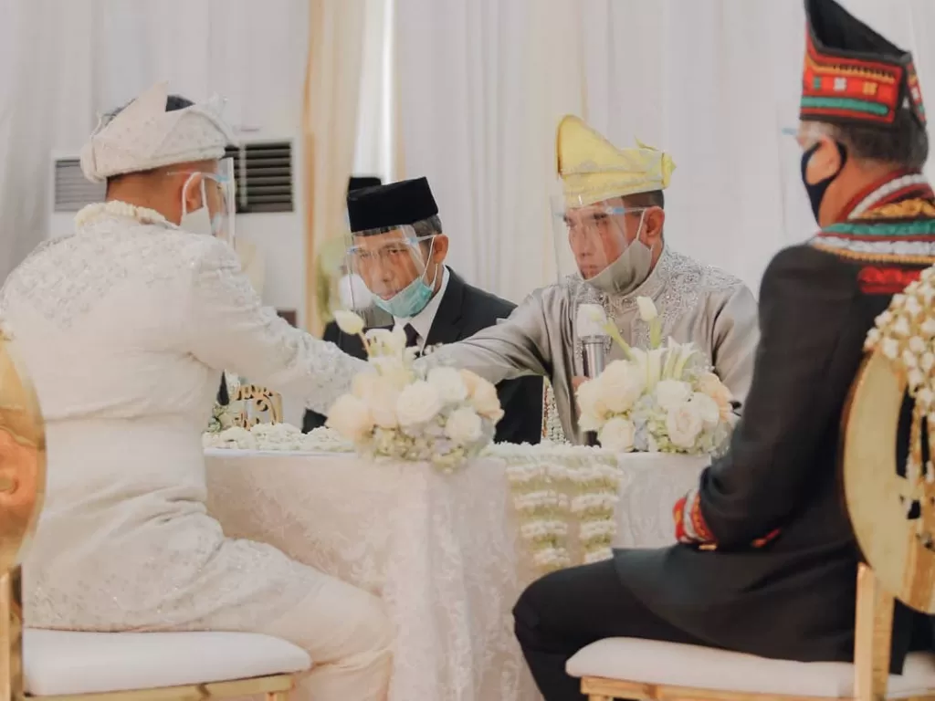 Proses ijab kabul pernikahan putri Gubernur Sumut Edy Rahmayadi, Siti Andira Rahmayana, dengan Arie Maulana Basri. (Instagram/Edy Rahmayadi)