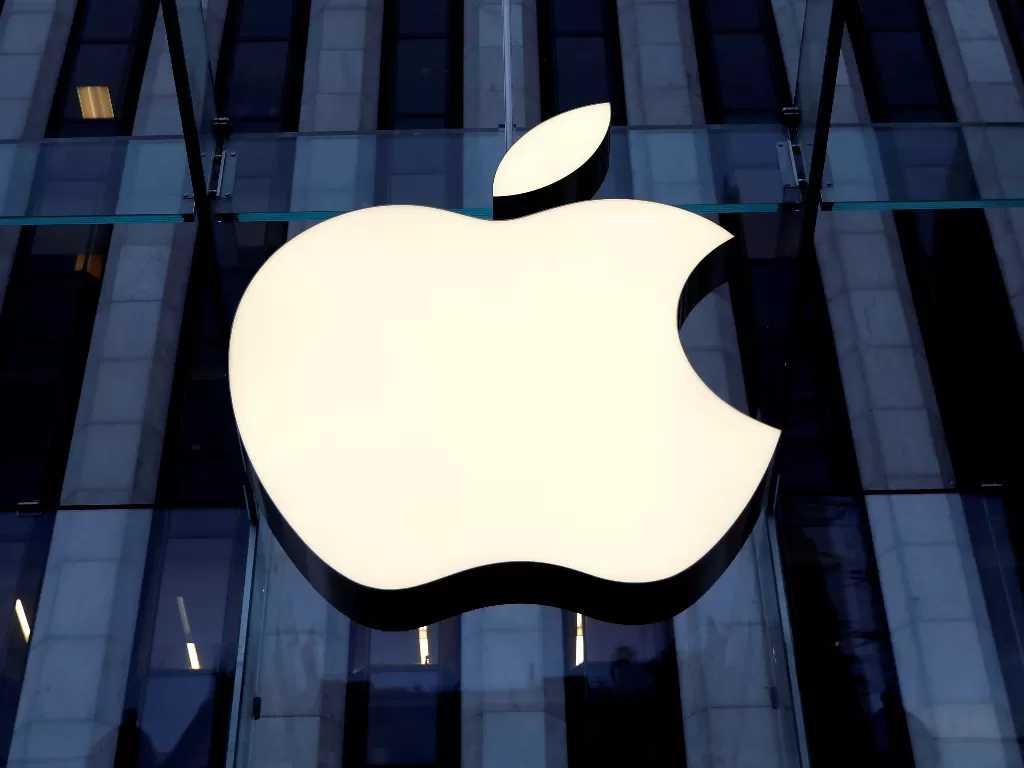 Logo perusahaan Apple di Apple Store New York (photo/REUTERS/Mike Segar)