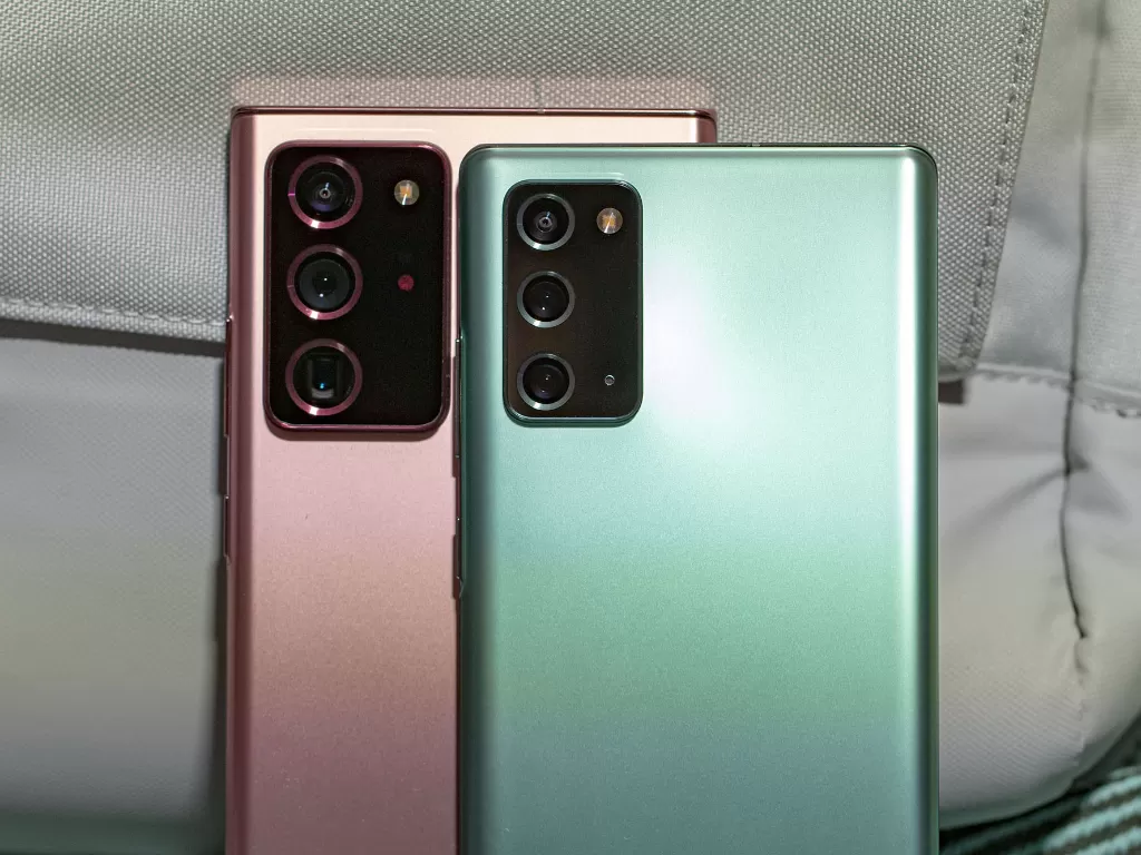 Bagian belakang dari smartphone Samsung Galaxy Note 20 dan Note 20 Ultra (photo/NextPit)